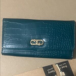 Elegant Teal Crocodile-Embossed Women's Clutch